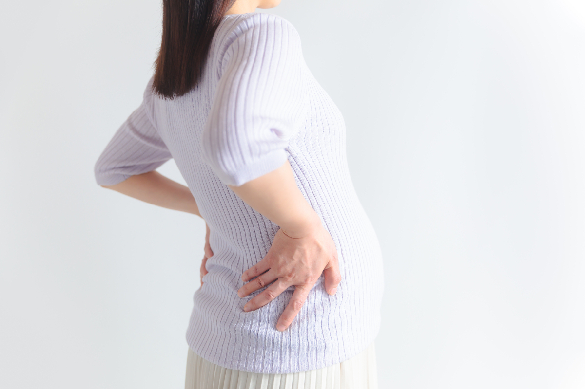 肝臓が悪いと現れる体の異変「背中の張り」